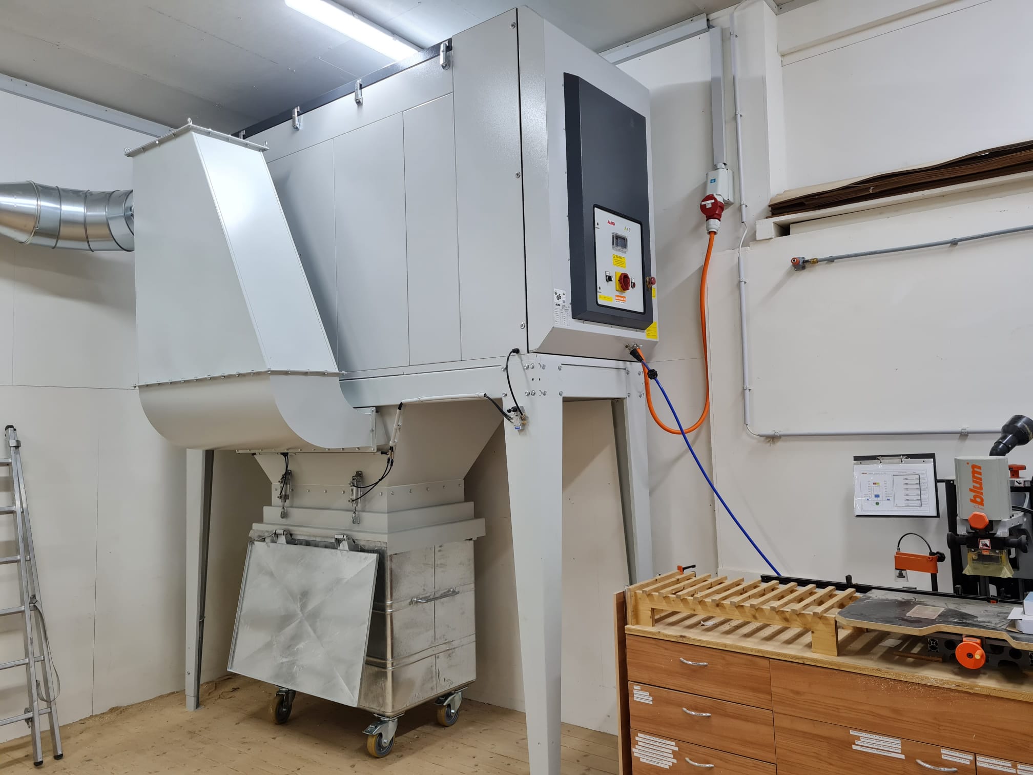 Elektrische Verteilung und Absauganlage, installiert von FH Elektrotechnik